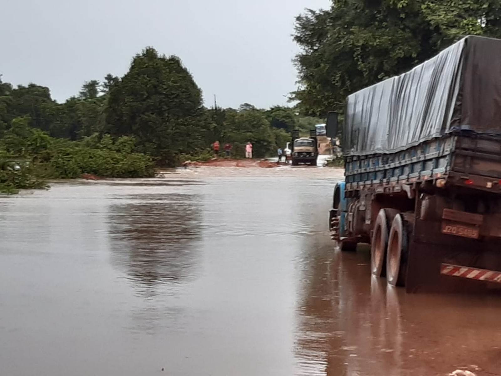 BRs 174 e 242 estão intransitáveis em Mato Grosso 2 alaga br 174 2