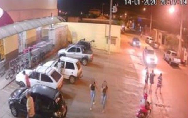 camera de seguranca registra as adolescentes em direcao ao parque em rio verde