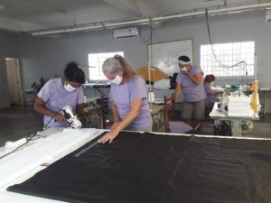Reeducandas de Cuiabá confeccionam máscaras de tecido