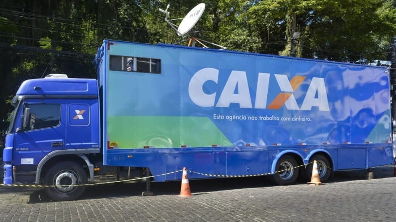 CAMINHÃO AGÊNCIA DA CAIXA CHEGA A VILA RICA MT PARA APOIO NAS AÇÕES DO AUXÍLIO EMERGENCIAL