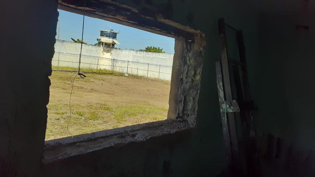Presos tentam fugir da Penitenciária Central do Estado (PEC) e são flagrados por Policiais Penais 2 Grades serradas em cela na PCE