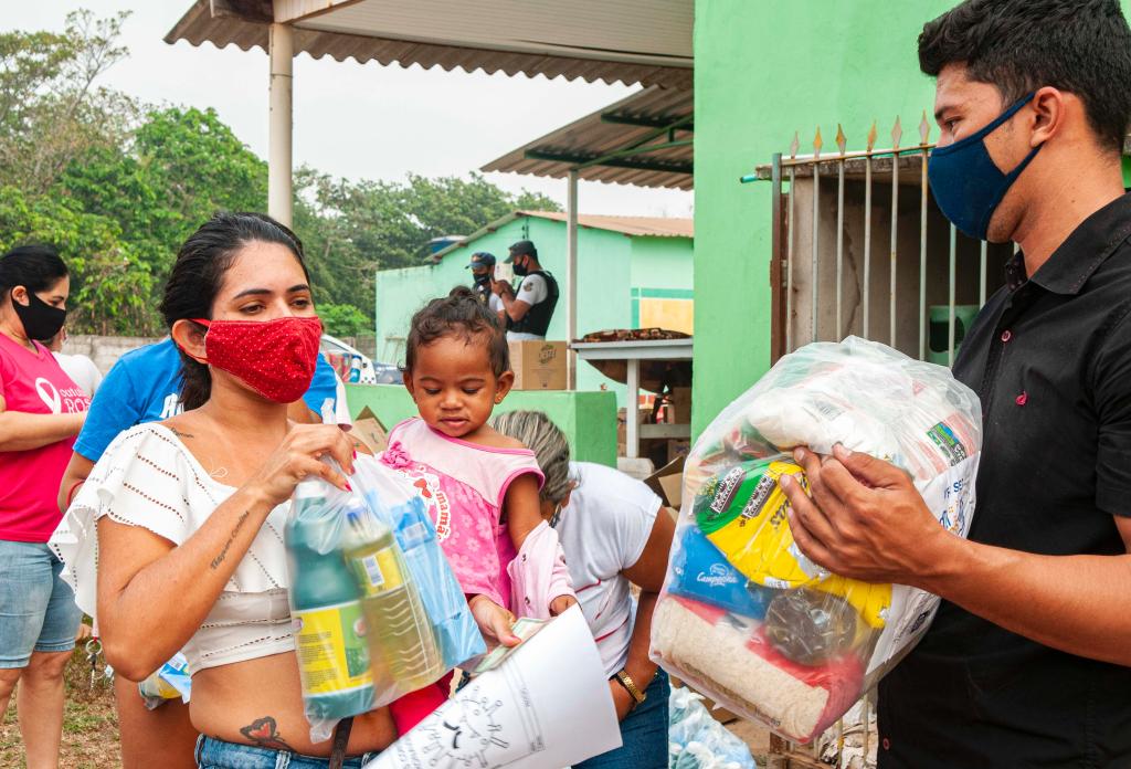 Entidades filantrópicas que atendem crianças recebem cestas básicas e cobertores 2020 08 22 18:56:50