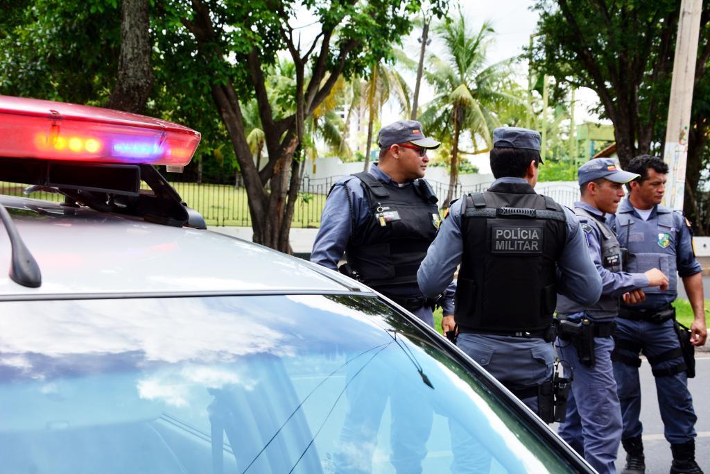 Homem é imobilizado e preso pela PM após invadir a casa da ex mulher com facão 2020 08 28 09:25:19
