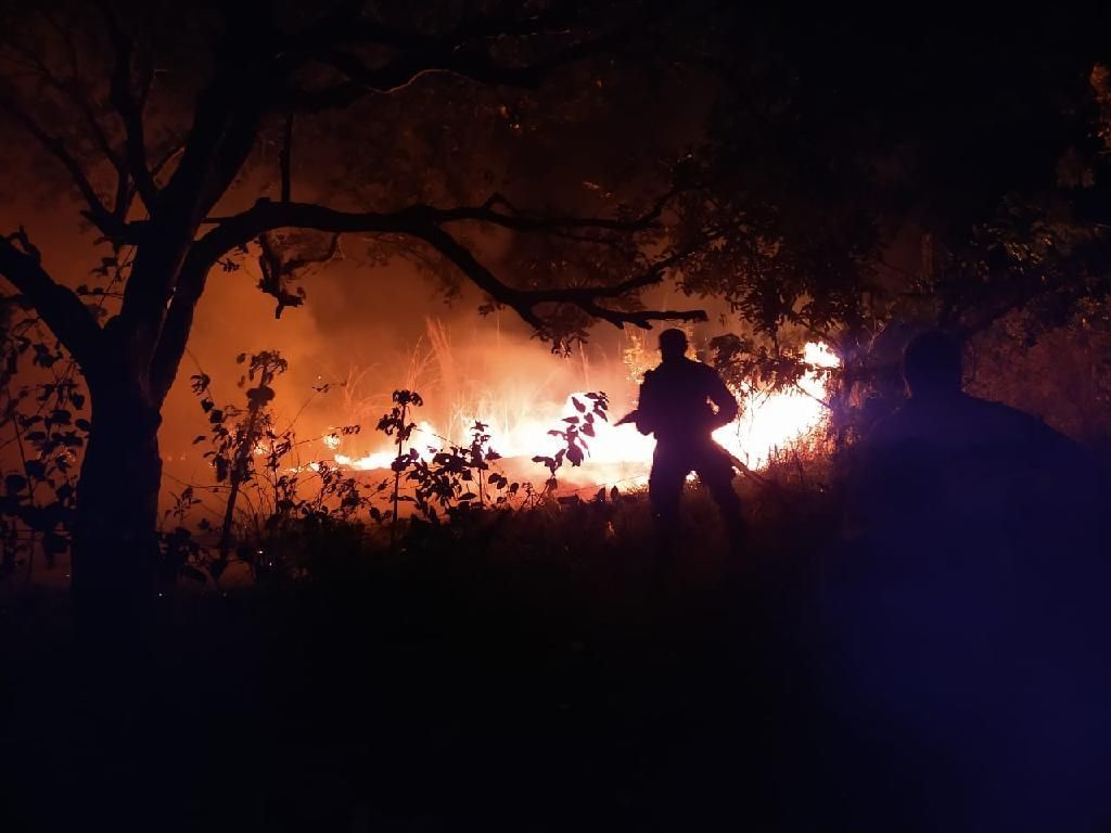 PM auxilia em controle e isolamento de área em três ocorrências de incêndios 2020 08 21 15:37:23