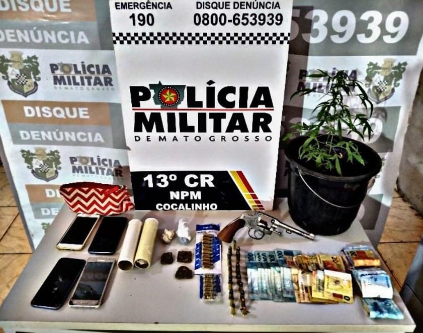 PM fecha boca de fumo e encontra arma de fogo na parede atrás de cortina em Cocalinho 2020 08 28 15:37:59