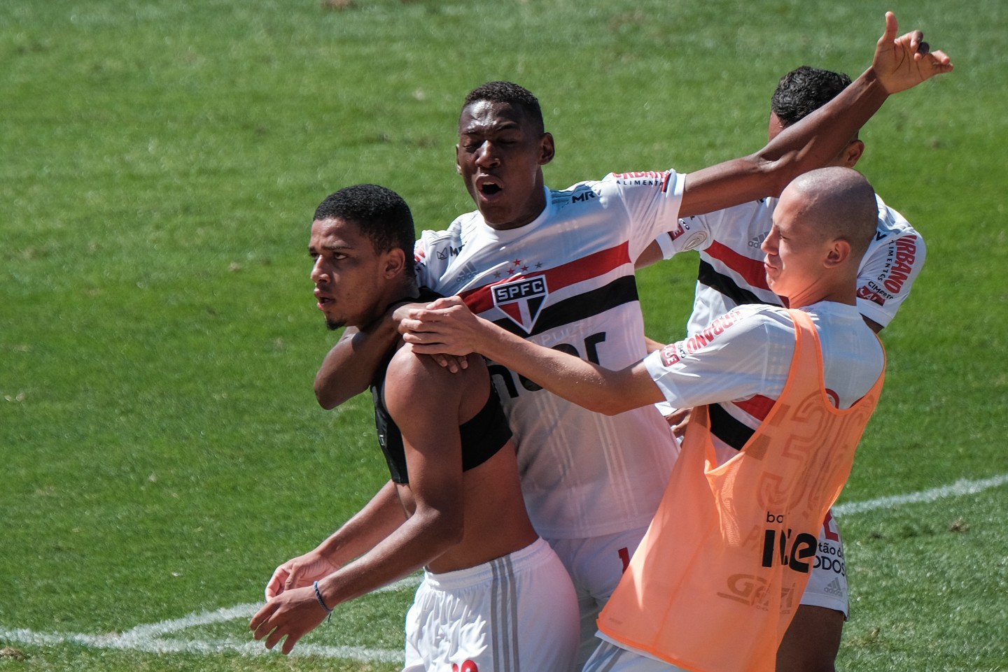 São Paulo marca no fim e vence Corinthians pelo Brasileirão Assaí 2020 08 30 16:36:07