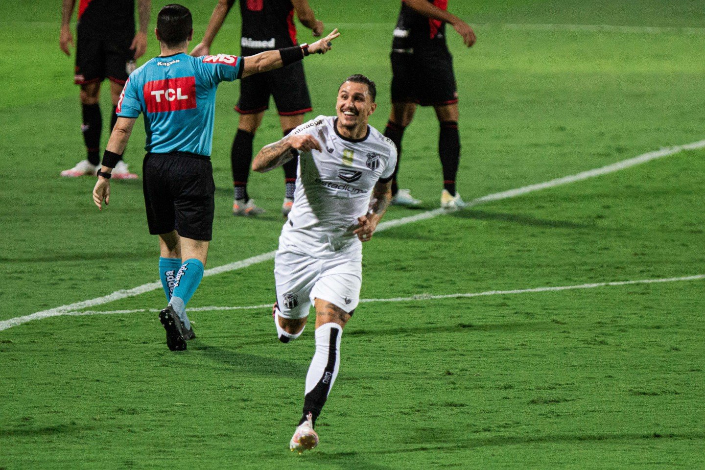 Vina faz golaço e Ceará bate Atlético GO pelo Brasileirão Assaí 2020 08 30 21:21:06