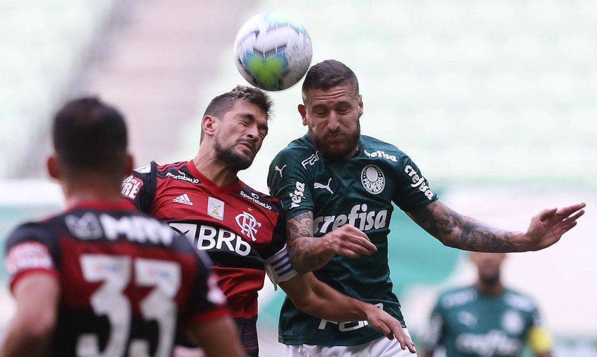 Após imbróglio judicial Palmeiras e Flamengo empatam em 1 a 1