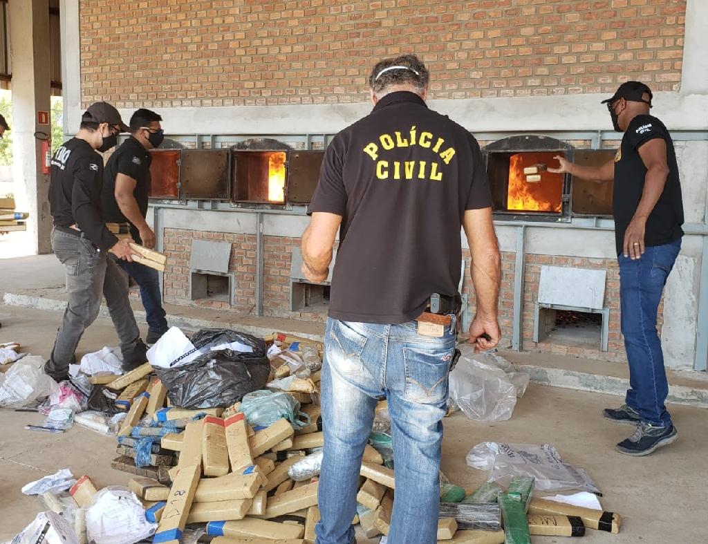 Mais uma tonelada de entorpecentes apreendida pelas forças de segurança é incinerada em Rondonópolis2020 09 25 20:07:39