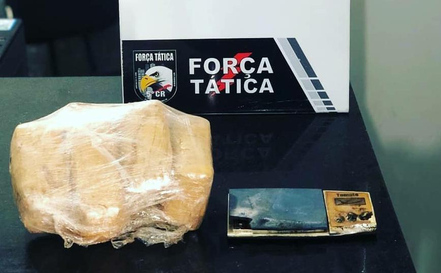 Policiais da Força Tática apreende 1kg de maconha em Barra do Garças 2020 09 28 19:45:14