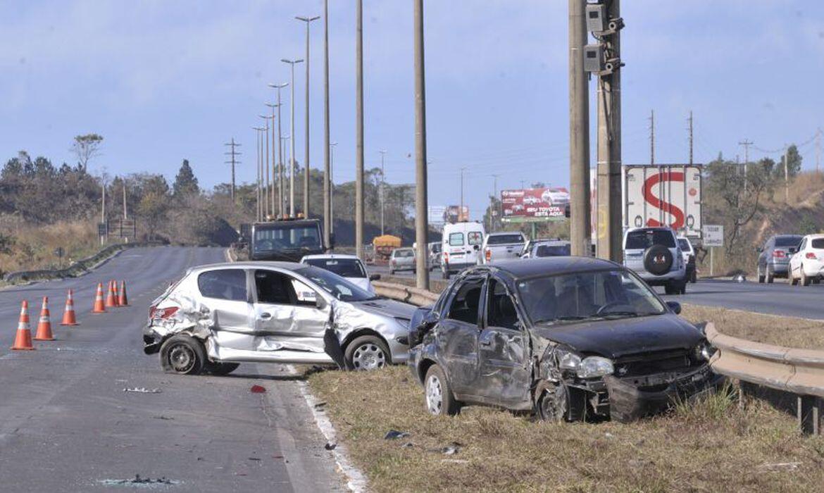 Perito criminal lança 3ª edição de Manual de Perícias em Acidentes de Trânsito 2 Problemas na saúde de motoristas são causas de milhares de acidentes