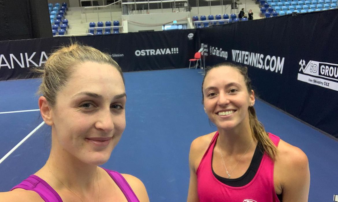 Dupla de Stefani se classifica à semifinal de WTA de Ostrava