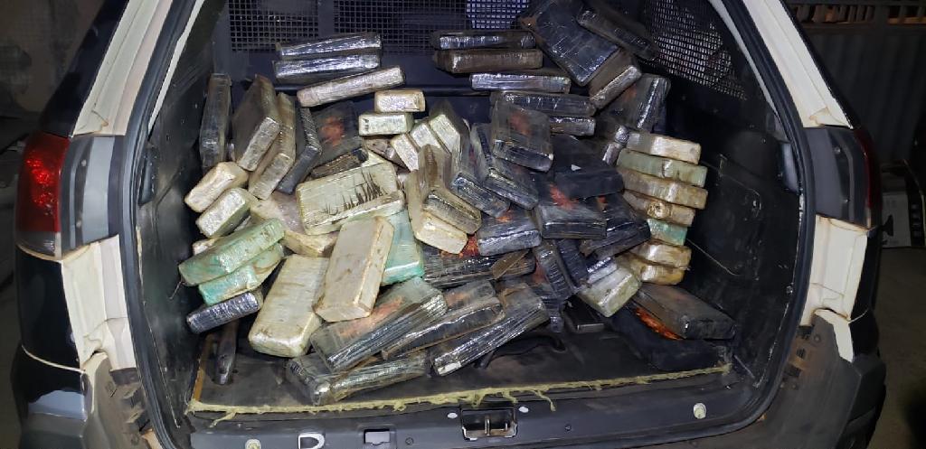 Força Tática prende quatro e apreende mais de 100 tabletes de cocaína e R 52 mil em dinheiro 2020 10 17 17:54:46