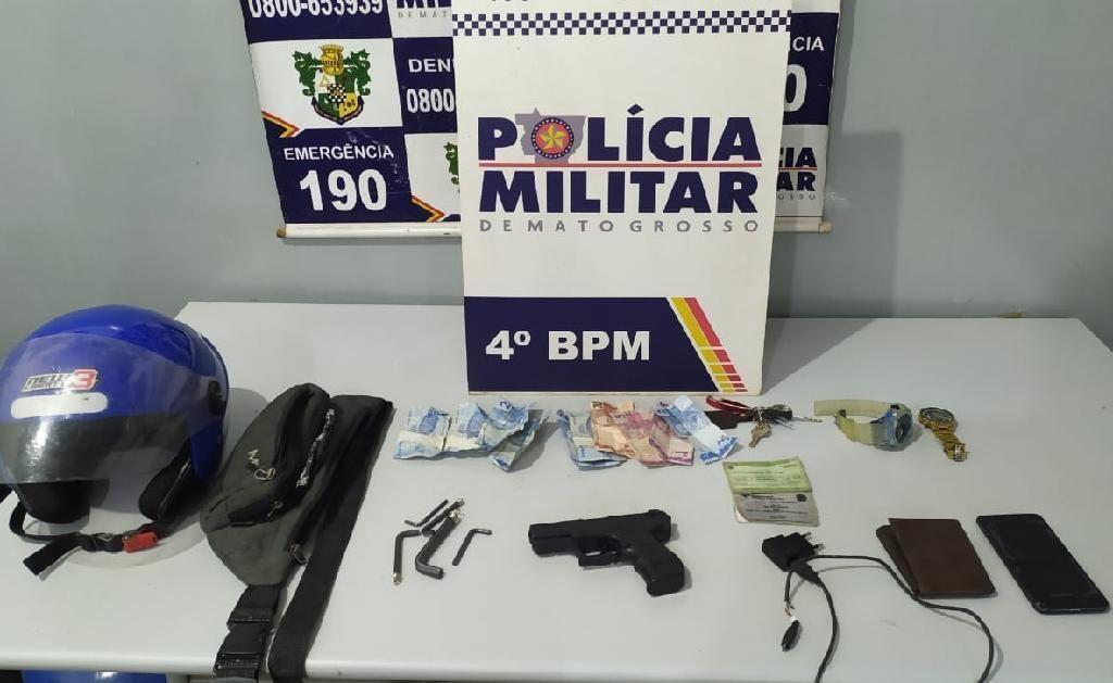 Homem ameaça funcionários de motel com réplica de pistola e durante prisão desacata policiais 2020 10 08 15:36:41