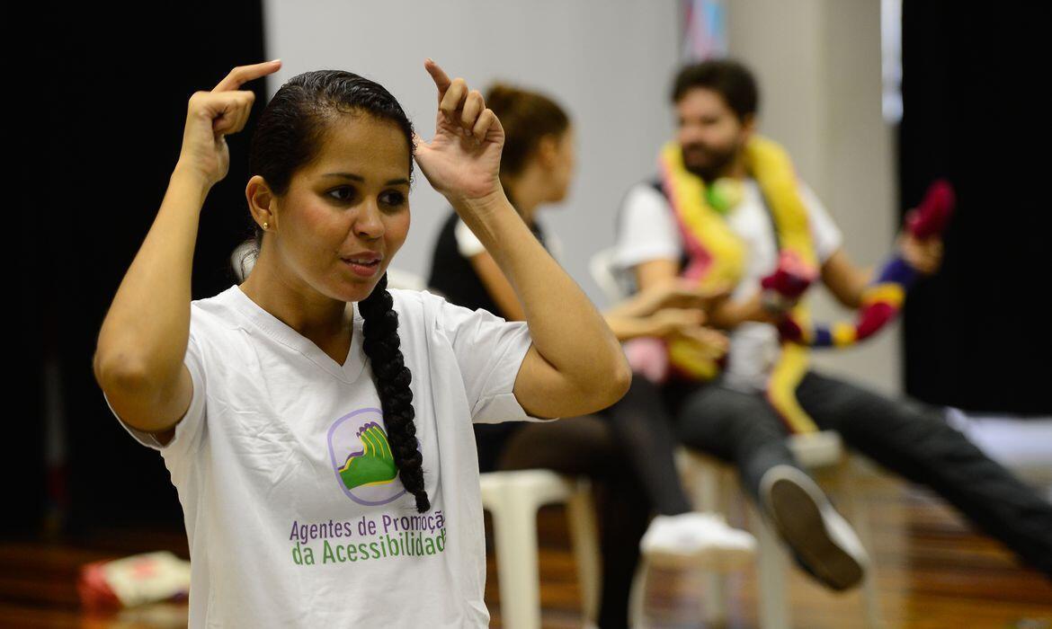 Libras professores da rede estadual de São Paulo poderão fazer curso