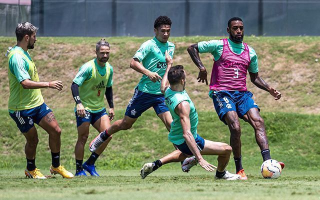 jogadores flamengo treino gerson ninho do urubu ct