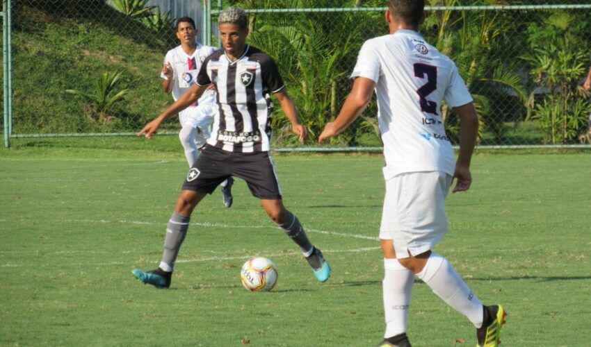 Flamengo contrata lateral do Botafogo e Glorioso acusa representantes de leilão pelo jogador 2 20201116 141426 850x500 1