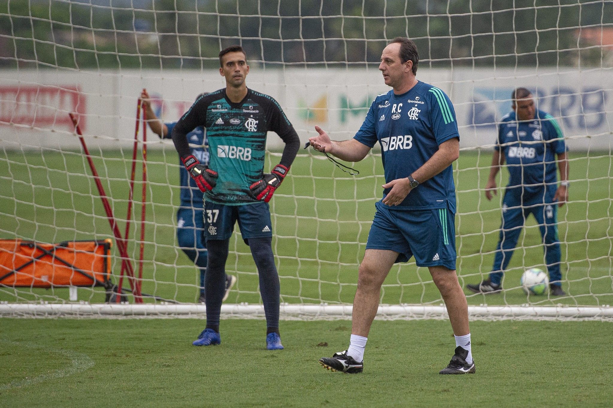 Rogério Ceni faz treino focado em saída de bola sob pressão após falha de Hugo Souza 2 50594992192 eb2f627756 k
