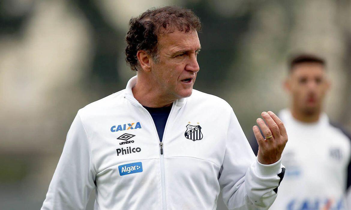 Covid 19 Cuca técnico do Santos testa positivo e é internado em SP