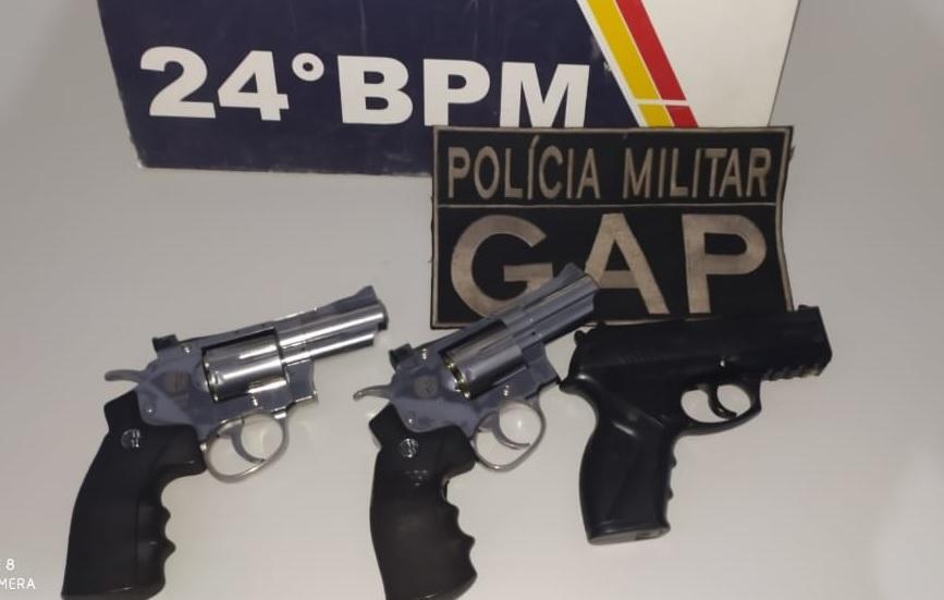 PM é aciona e encontra três simulacros de arma de fogo; dupla é encaminhada à delegacia 2020 11 03 15:37:05