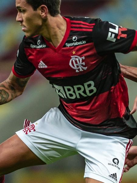 pedro e do flamengo em disputa na final do campeonato carioca 2020
