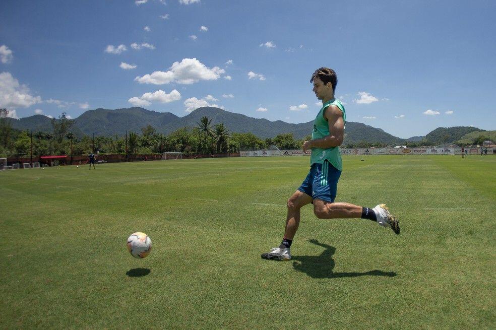 Rodrigo Caio e Pedro voltam a treinar com o elenco e Gabigol segue como dúvida para decisão contra o Racing 2 rodrigo caio de domingo