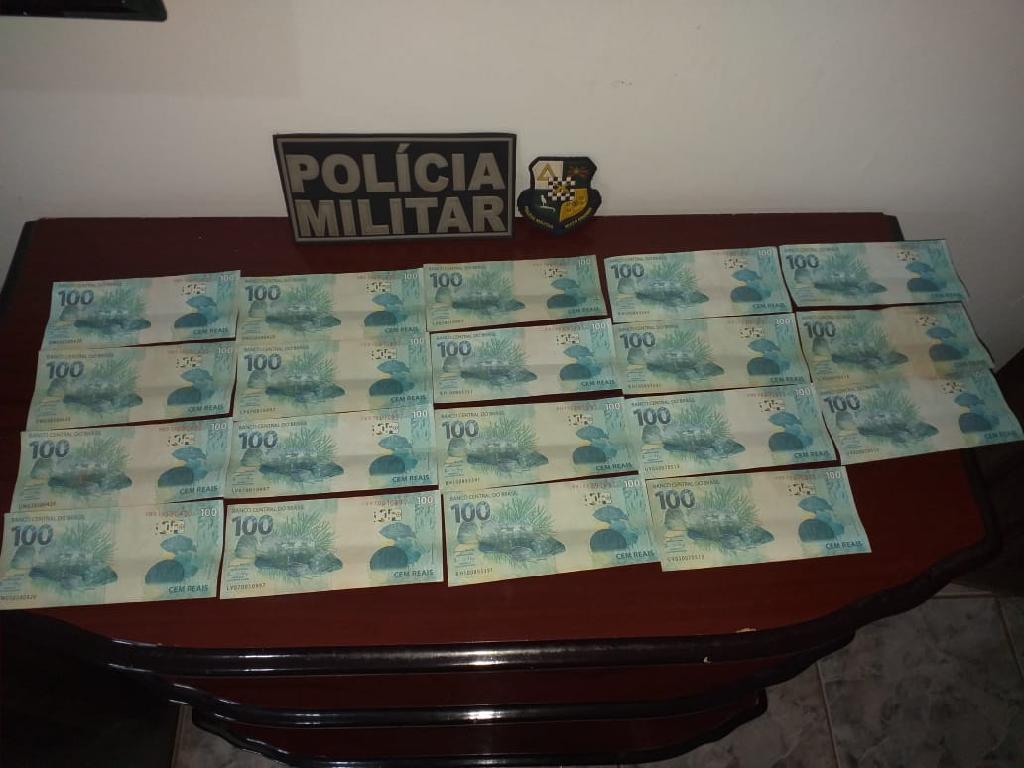 PM prende homem com R 1 9 mil em notas falsas de 100 reais 2020 12 31 08:45:57
