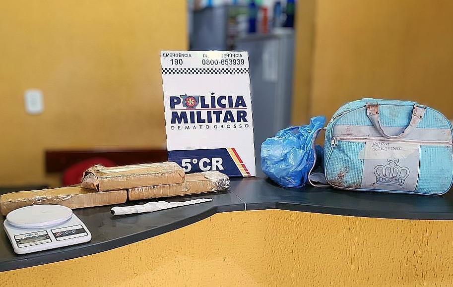 Policiais encontram bolsa de bebê dentro de fossa com três quilos de maconha 2020 12 11 10:29:46