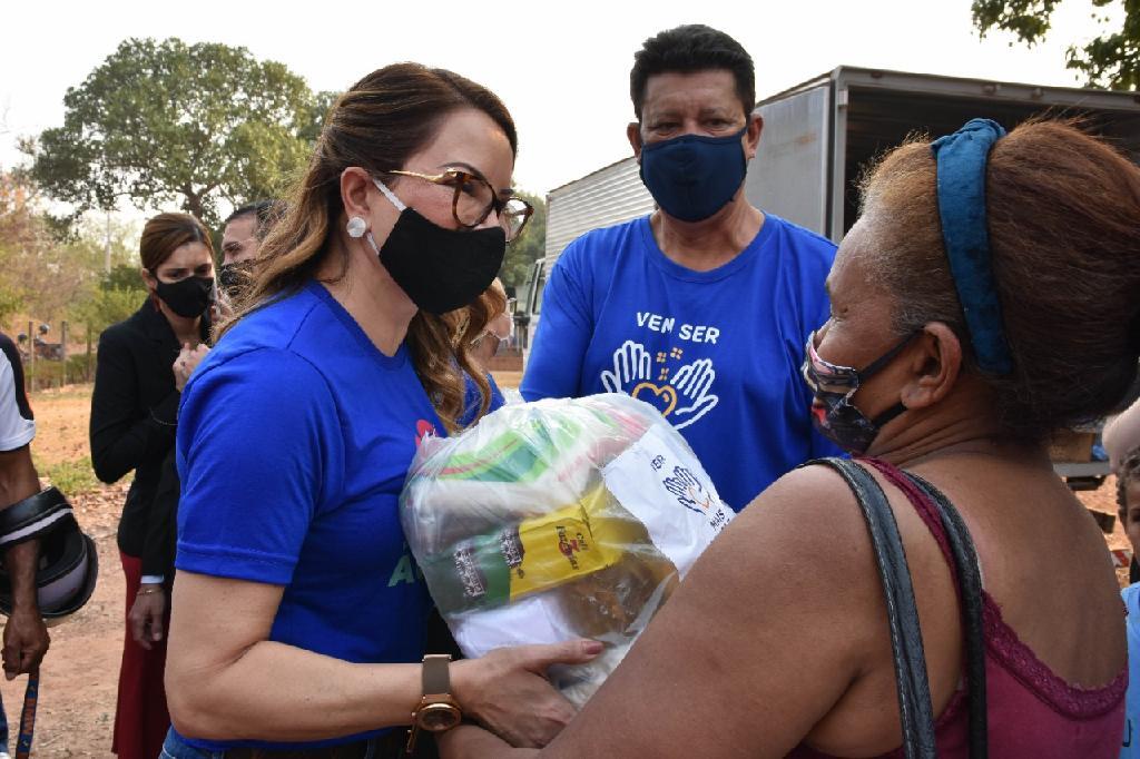 Primeira dama estará em Sorriso para entrega de 650 cestas básicas da campanha Vem Ser Mais Solidário2020 12 15 16:30:55