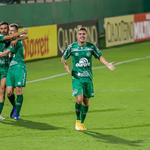 Série B Chapecoense bate o Cuiabá e volta a vencer na competição