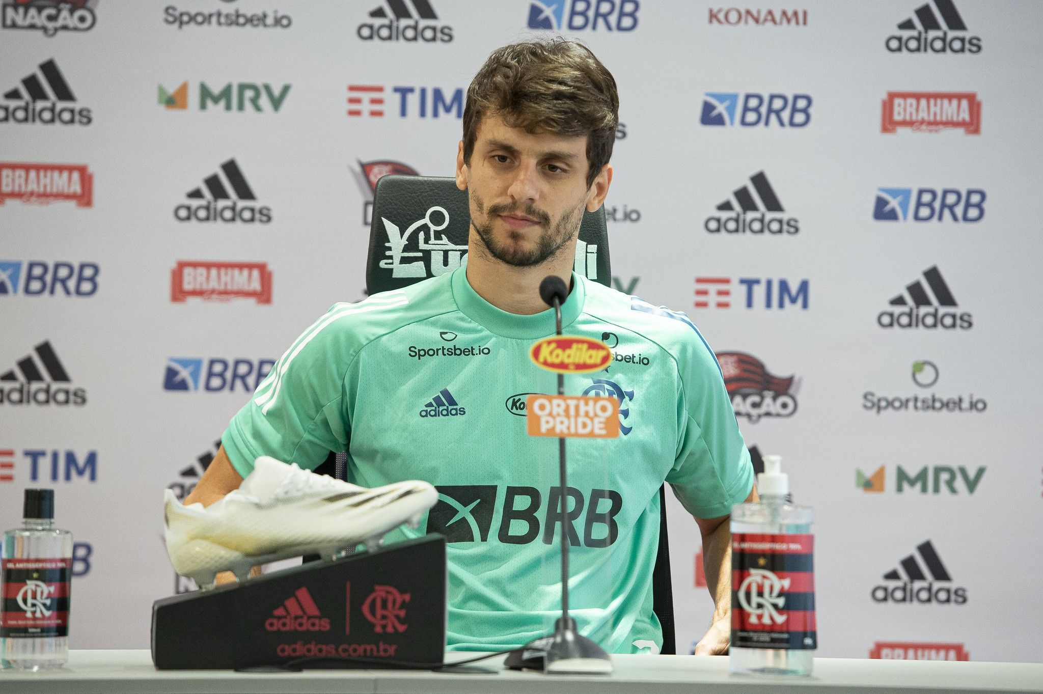 Departamento Médico do Flamengo confirma Rodrigo Caio como desfalque contra o Vasco 2 rodrigo caio 1