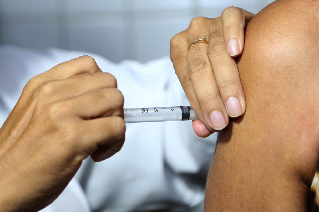 Governador e secretário de Saúde participam de ato de recebimento das vacinas do Ministério da Saúde2021 01 17 20:13:28
