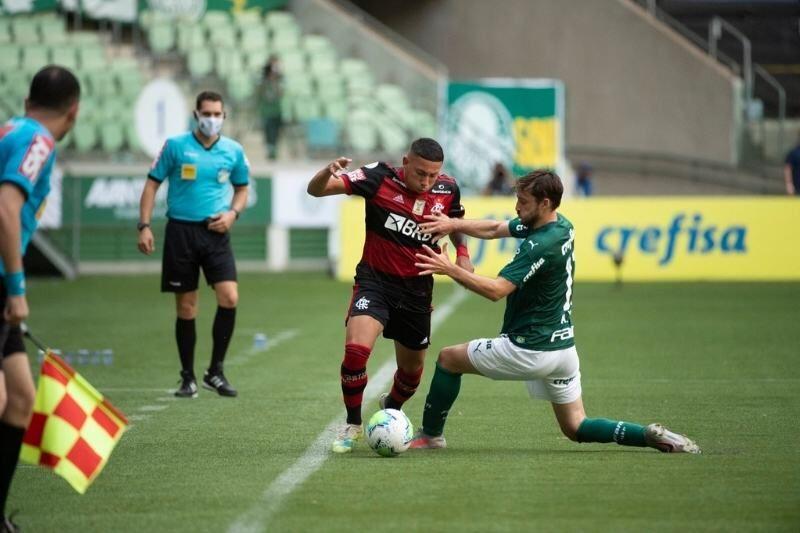 Flamengo tenta novo empréstimo de Guilherme Bala e tem pedido negado pelo Madureira 83 Guilherme Bala e Vina em duelo entre Palmeiras e Flamengo