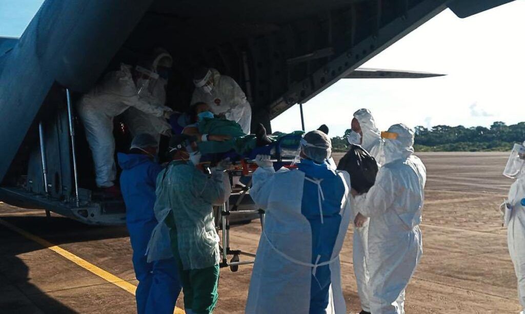 Pacientes com covid 19 são transferidos de Rondônia para Curitiba