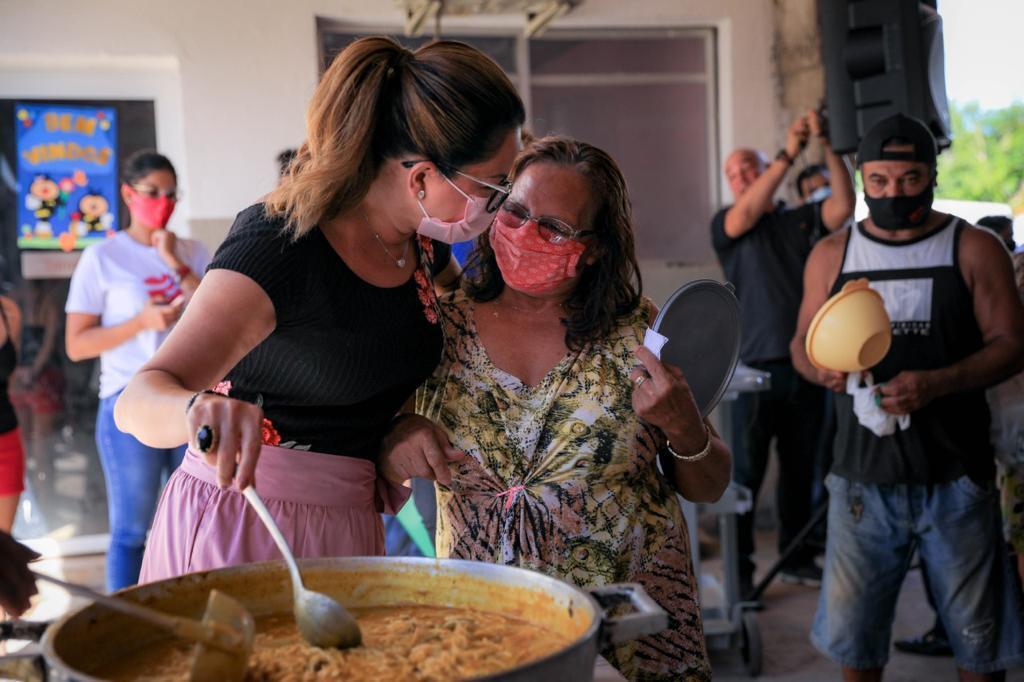 Primeira dama beneficia mais de 900 famílias dos bairros Campo Verde Canjica e Planalto com doações de cestas básicas e cobertores2021 01 21 12:39:39