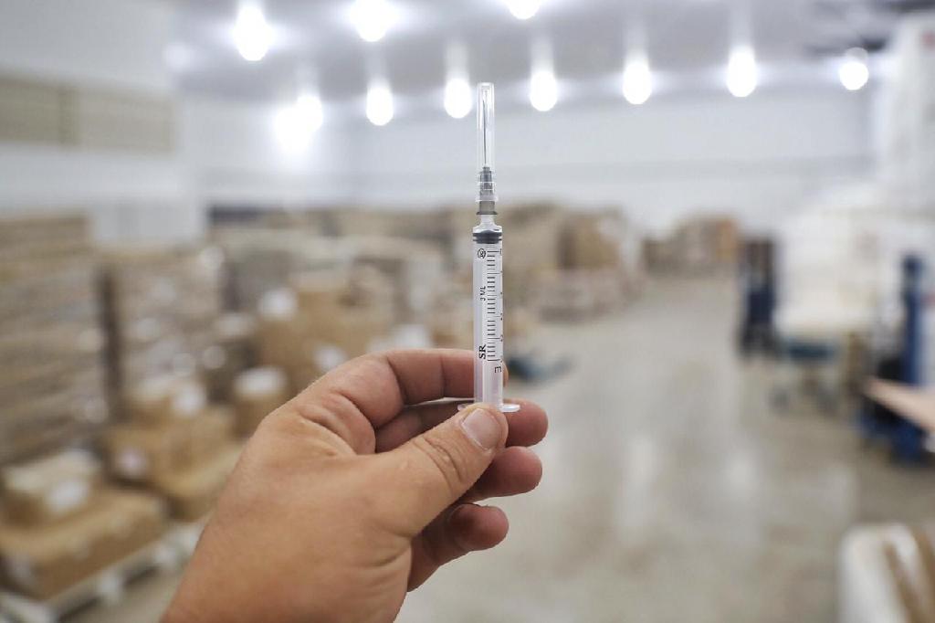 “Temos seringas suficientes para fazer a vacinação de todo o Estado” tranquiliza secretário de Saúde2021 01 15 22:02:52