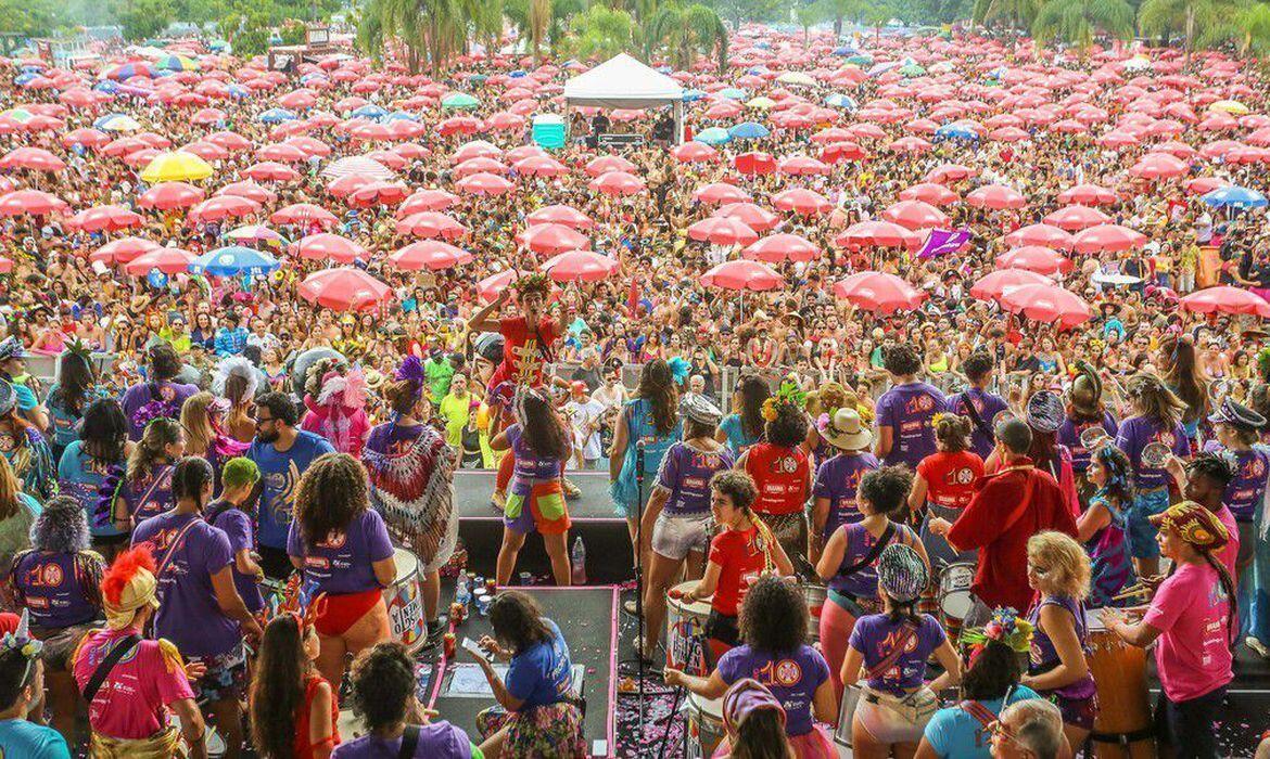 Ecad divulga lista com as 50 músicas mais tocadas no carnaval