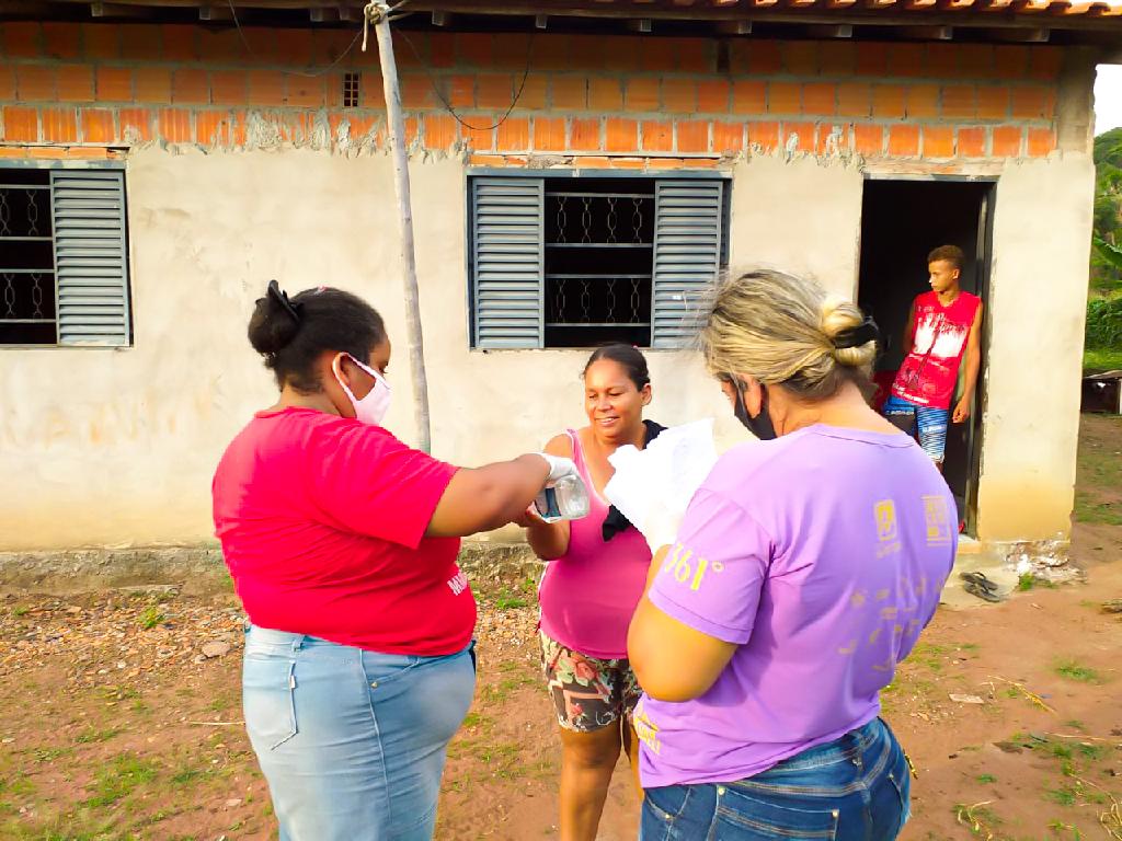 Professores levam apostilas para comunidade distante 78 km de Santo Antônio de Leverger2021 02 19 18:22:47
