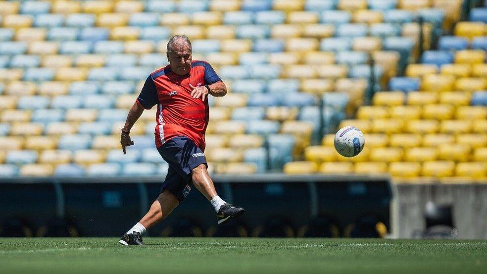 Zico destaca melhora do Flamengo em campo e diz que acredita no título: "Está na briga." 2 zicooo