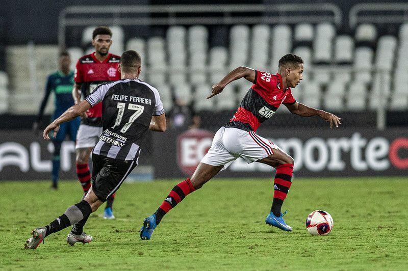 Flamengo encerra conversas com o Cuiabá para empréstimo de João Lucas e vai renovar até 2022 82 51070046748 77472d31b5 c