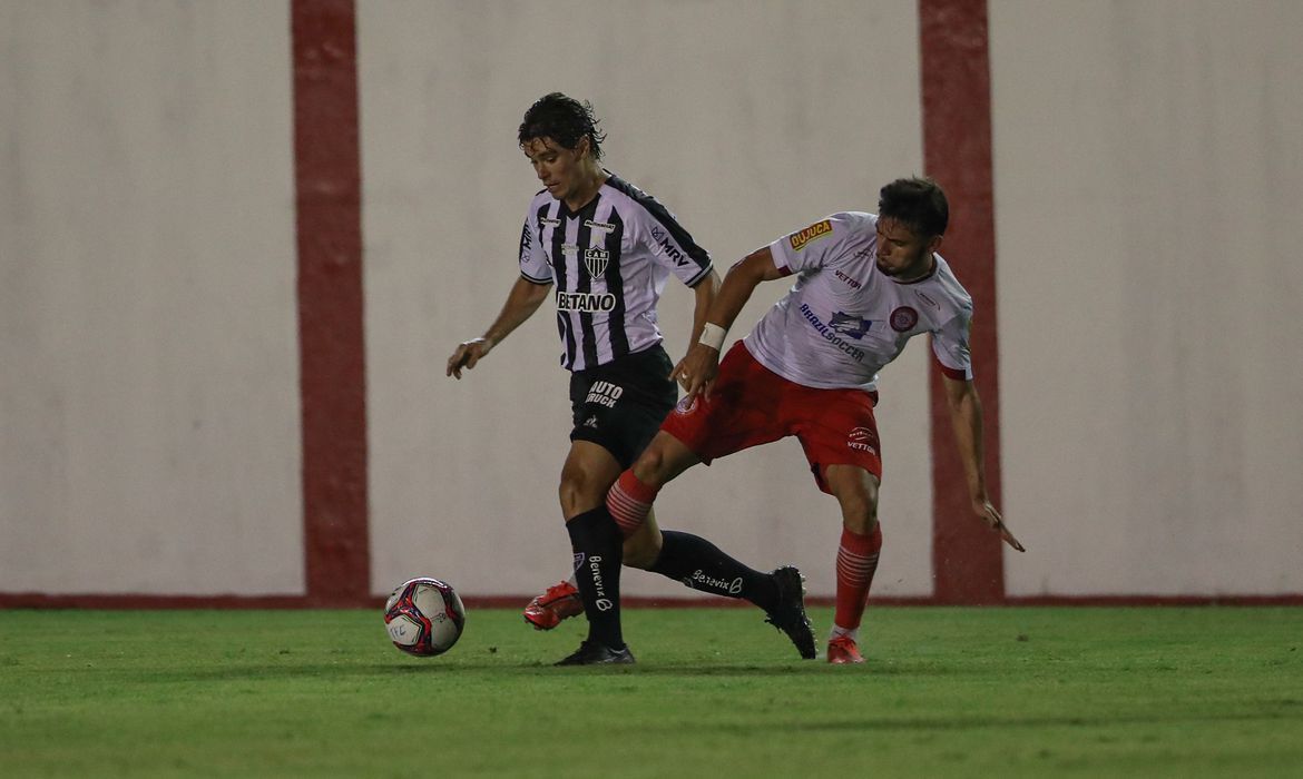 Atlético MG bate Tombense por 2 a 1 no Mineiro