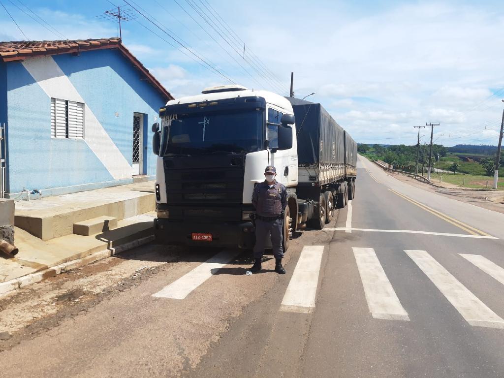 PM recupera caminhão carregado de soja roubado em Campo Verde 2021 03 16 16:40:31
