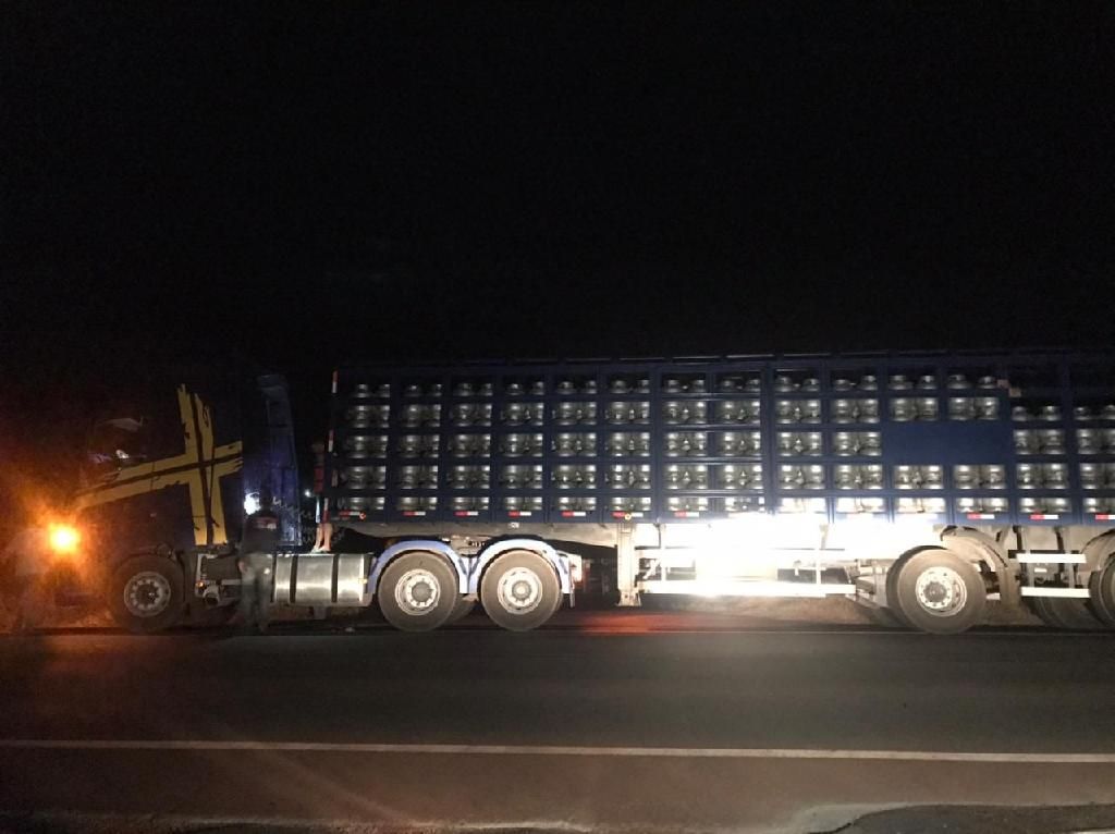 Policiais frustram tentativa de roubo a carreta carregada de botijões de gás 2021 03 04 12:26:59