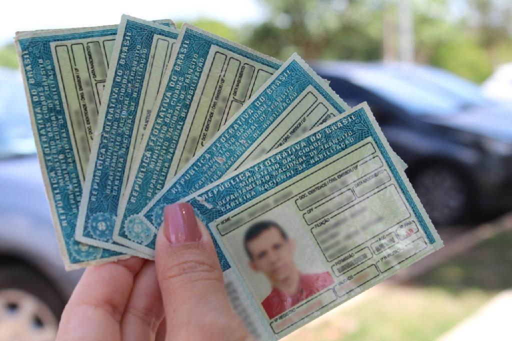 Como solicitar carteira de motorista gratuita em Mato Grosso? 95 Prazo para renovacao da CNH
