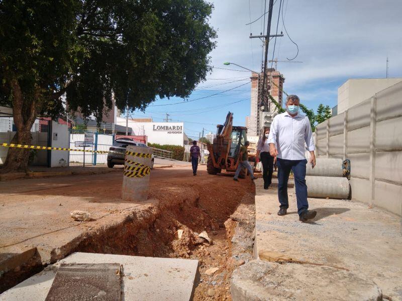 Sistema de escoamento de água da Rua Sírio Libanesa passa por processo de ampliação 2021 03 12 08:45:39