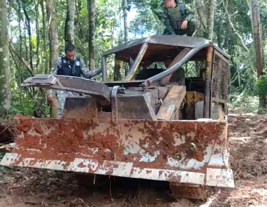 Trator de esteira é apreendido durante desmatamento em Juína2021 03 05 11:43:05