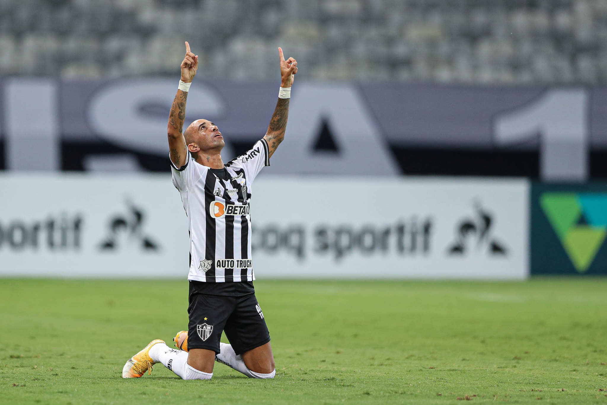 canal oficial tardelli comemora permanencia no galo 604014fd01580