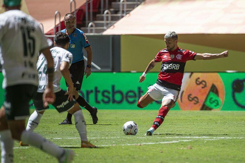 Arrascaeta se reapresenta no Ninho do Urubu e inicia tratamento de lesão no tornozelo 2 51109356938 40a4b5a064 c