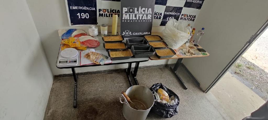 Cavalaria da PM prende quadrilha e fecha laboratório de drogas no Rio dos Peixes 2021 04 07 18:32:37