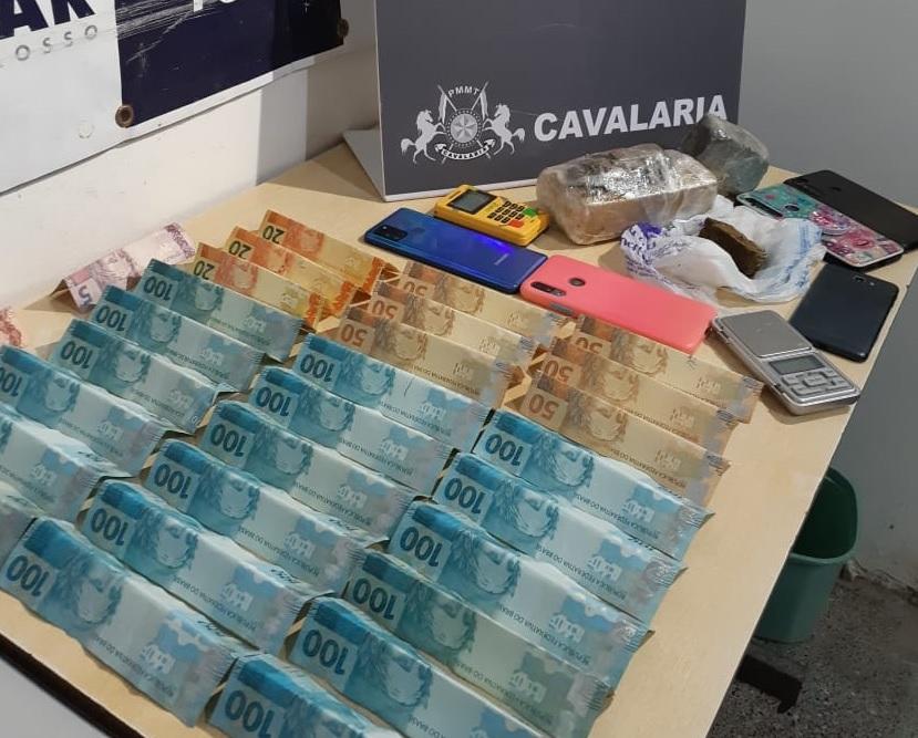 Cavalaria intercepta entrega de droga e prende cinco em Cuiabá 2021 04 07 14:02:42